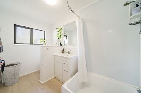 Photo of property in 14b Fenchurch Grove, Stokes Valley, Lower Hutt, 5019