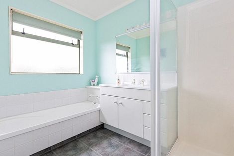 Photo of property in 10 Malbec Way, Greenmeadows, Napier, 4112