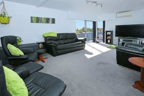Photo of property in 10 Longreach Drive, Sunnyvale, Auckland, 0612