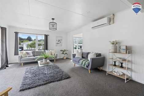 Photo of property in 33 Stockdale Street, Wainuiomata, Lower Hutt, 5014