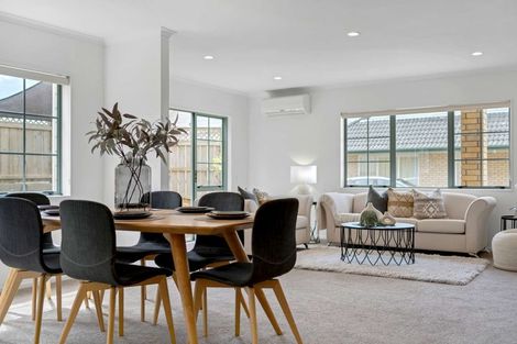 Photo of property in 2/202 Botany Road, Botany Downs, Auckland, 2010