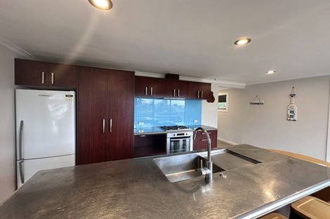Photo of property in 24 Kiteroa Terrace, Rothesay Bay, Auckland, 0630