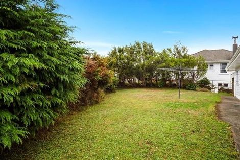 Photo of property in 3 Larsen Crescent, Tawa, Wellington, 5028