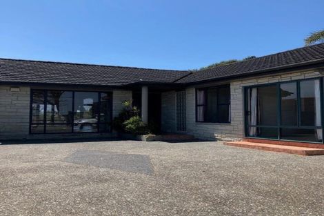 Photo of property in 473 East Coast Road, Murrays Bay, Auckland, 0630