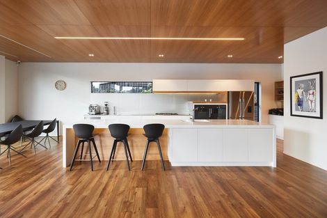 Photo of property in 69 Waikawa Road, Picton, 7220