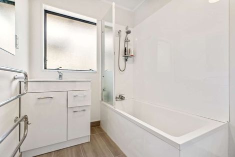 Photo of property in 3/68 View Road, Henderson, Auckland, 0612