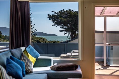 Photo of property in 4 Rangihiroa Street, Waikanae Beach, Waikanae, 5036