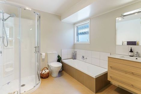 Photo of property in 16 Sunny Glen, Waikanae, 5036