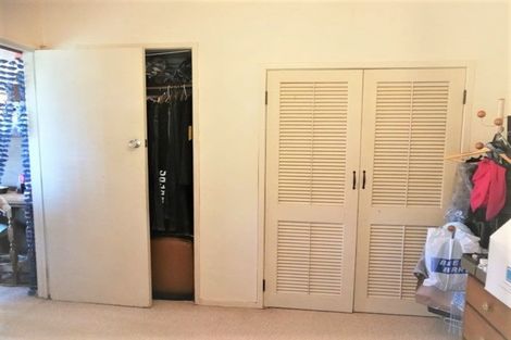 Photo of property in 12 Deuxberry Avenue, Northcote, Auckland, 0627