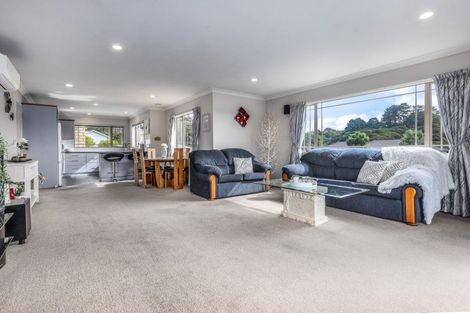 Photo of property in 31 Staithes Drive North, Whitby, Porirua, 5024