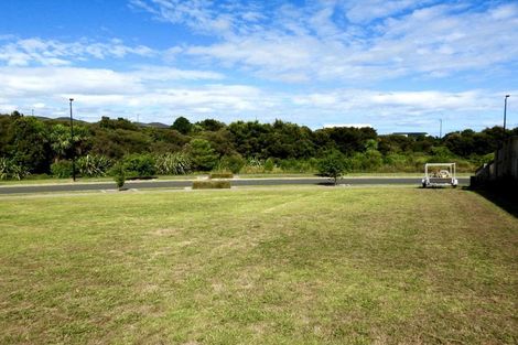 Photo of property in 28 Omahuru Road, Glenbrook, 2681