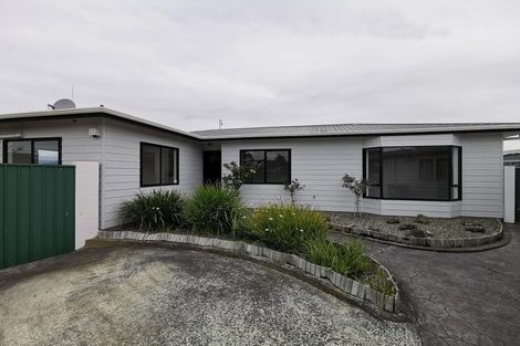 Photo of property in 87 Hillcrest Drive, Kelvin Grove, Palmerston North, 4414