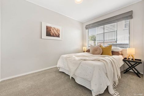 Photo of property in 1/49 Manhattan Heights, Glendene, Auckland, 0602