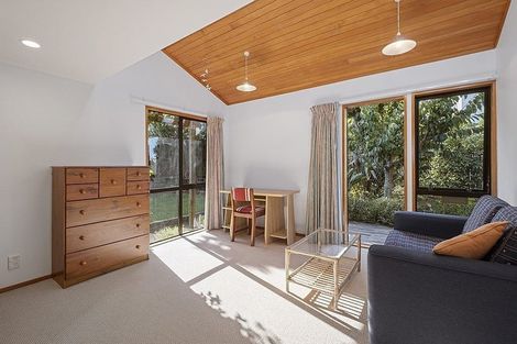 Photo of property in 11 Calypso Place, Rothesay Bay, Auckland, 0630