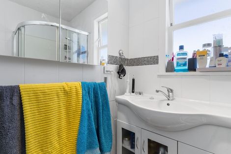 Photo of property in 260 Hepburn Road, Glendene, Auckland, 0602