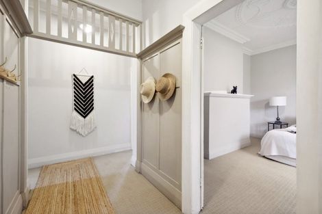 Photo of property in 13 Athol Place, Ravensbourne, Dunedin, 9022