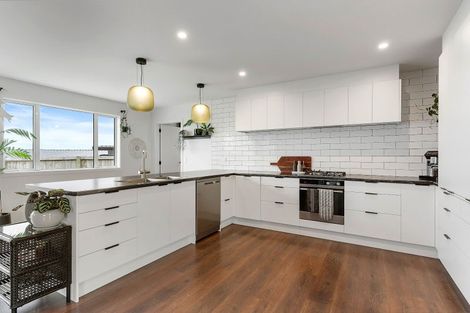 Photo of property in 16 Manatu Close, Whangamata, 3691