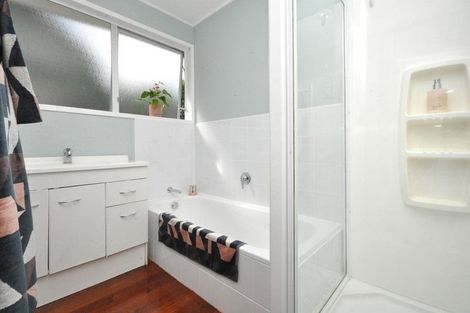 Photo of property in 13 Clensmore Place, Torbay, Auckland, 0630