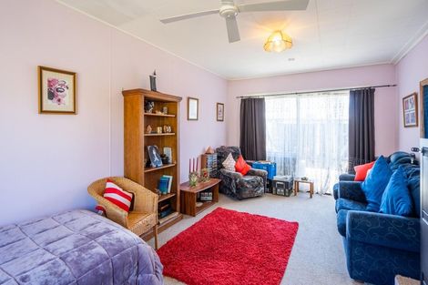 Photo of property in 1 Elder Grove, Paraparaumu, 5032