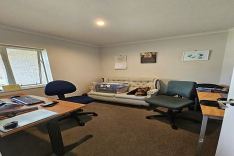 Photo of property in 51 Gandalf Crescent, Paraparaumu, 5032