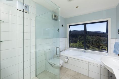 Photo of property in 27 Mcewen Crescent, Riverstone Terraces, Upper Hutt, 5018