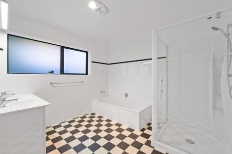 Photo of property in 64 Karina Road, Merrilands, New Plymouth, 4312