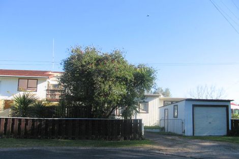 Photo of property in 2 Bongard Road, Whitianga, 3510