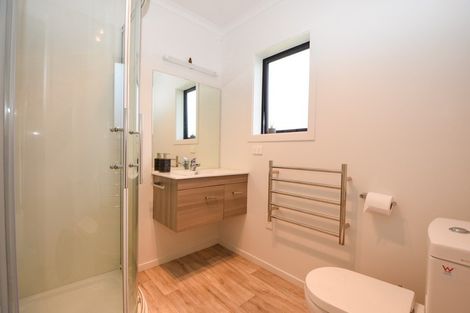 Photo of property in 1 Molesworth Street, Carterton, 5713