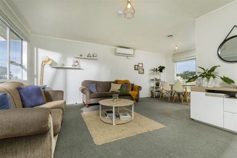 Photo of property in 2/13 Talavera Place, Te Atatu South, Auckland, 0602