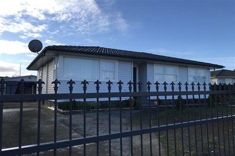 Photo of property in 4 Beeston Crescent, Manurewa, Auckland, 2102