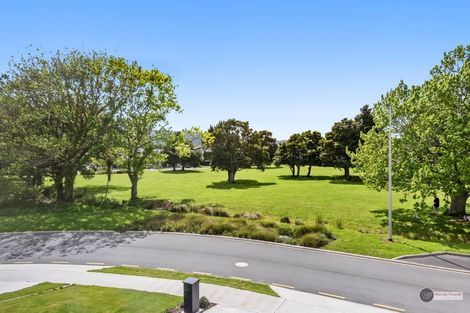 Photo of property in 33 Leo Waikari Crescent, Wallaceville, Upper Hutt, 5018