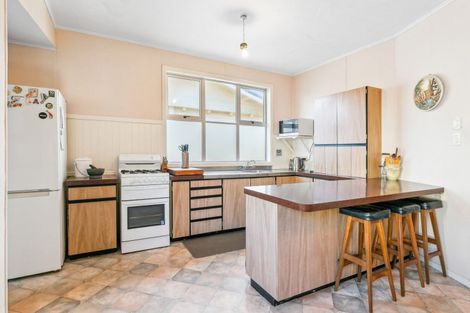 Photo of property in 93 Apu Crescent, Lyall Bay, Wellington, 6022