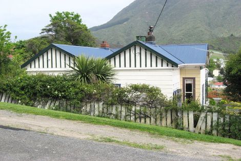 Photo of property in 121 Wellington Street, Picton, 7220