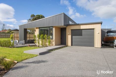 Photo of property in 6 Beau Lane, Waihi Beach, 3611