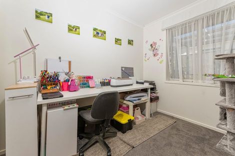 Photo of property in 13 Papa Orchard Drive, Kumeu, 0810