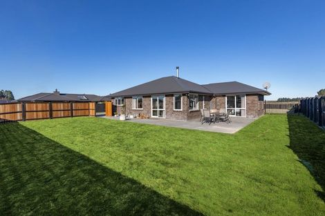 Photo of property in 15 Ruru Place, Oxford, 7430