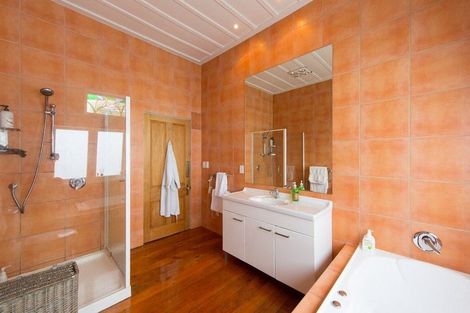 Photo of property in 31 Sutherland Road, Point Chevalier, Auckland, 1025