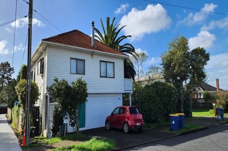Photo of property in 6 Beaubank Road, Kelston, Auckland, 0602