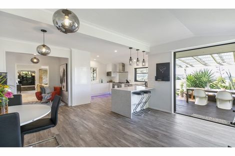 Photo of property in 115 Hillcrest Road, Hatfields Beach, Orewa, 0931