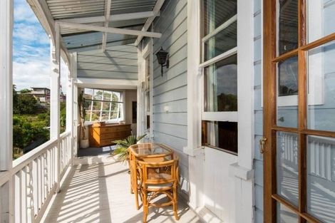 Photo of property in 32 Milton Road, Bluff Hill, Napier, 4110