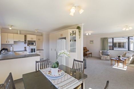 Photo of property in 2/16 Sandel Rise, Merrilands, New Plymouth, 4312
