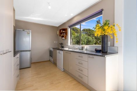 Photo of property in 16 Parkinson Close, Whitby, Porirua, 5024