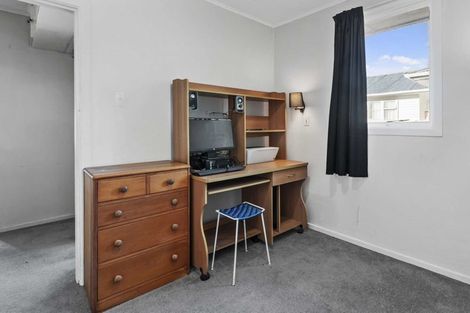 Photo of property in 5 Bird Grove, Stokes Valley, Lower Hutt, 5019