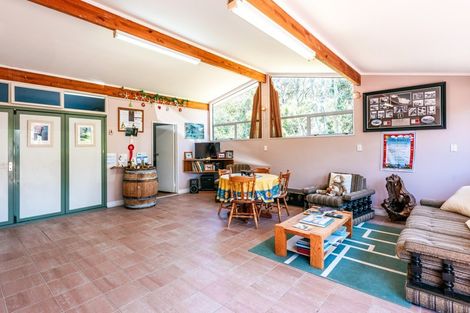 Photo of property in 92 Nick Johnstone Drive, Waiheke Island, 1971