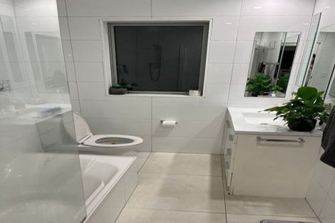 Photo of property in 7a Seymour Road, Sunnyvale, Auckland, 0612