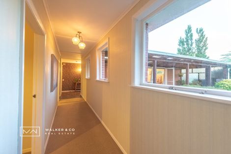 Photo of property in 28 Pinehaven Road, Pinehaven, Upper Hutt, 5019