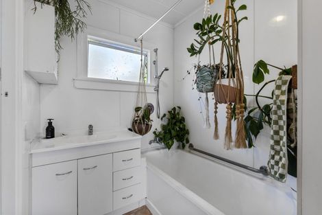 Photo of property in 16 Rosendale Avenue, Spotswood, New Plymouth, 4310