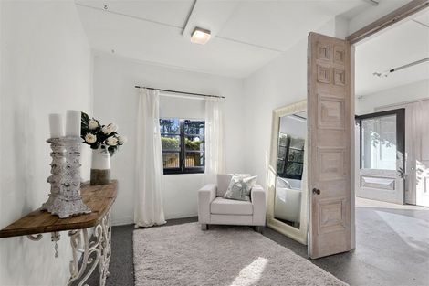 Photo of property in 1/25a Lake Road, Devonport, Auckland, 0624