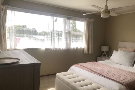 Photo of property in 21 Battle Place, Glenfield, Auckland, 0629