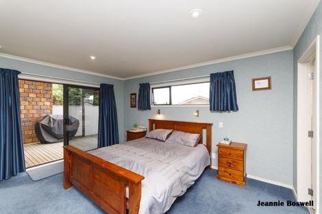 Photo of property in 3 Walnut Grove, Kelvin Grove, Palmerston North, 4414
